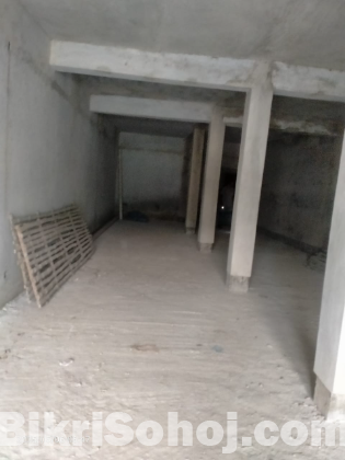 ১২০০ স্কয়ার ফিটের শোরুম ভাড়া দেওয়া হবে